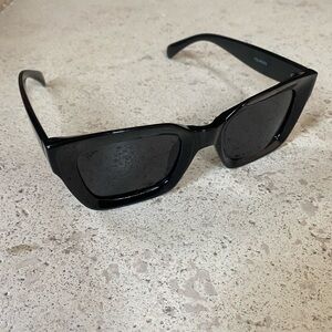 Reality Eyewear Black Plastic Square Frame Sunglasses Polarized